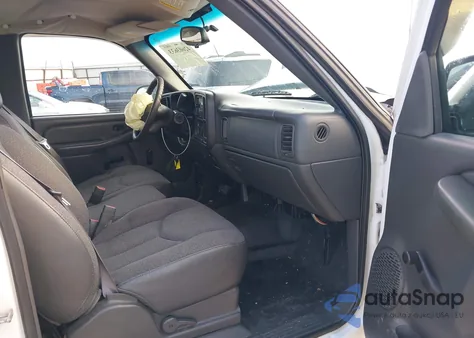 2004 Chevrolet Silverado 1500 Work Truck z USA, uszkodzony, nr VIN 1GCEC14XX4Z321880